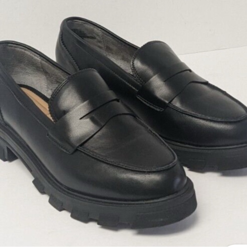Crown Vintage Faux Leather Black Chunky Sole Loafers. Size 8.5